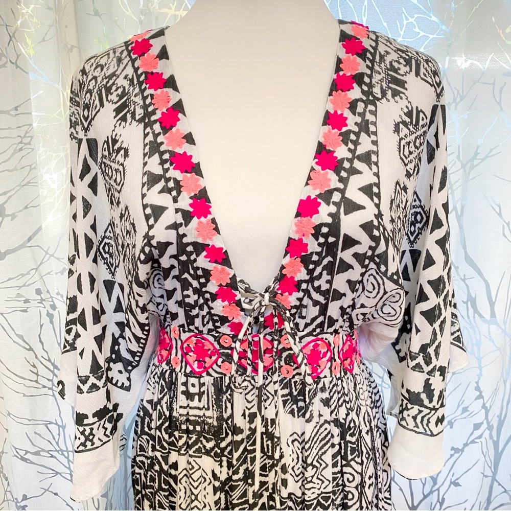 Hemant & Nandita black white pink print lace up v-neck wide sleeve maxi dress - Picture 4 of 12